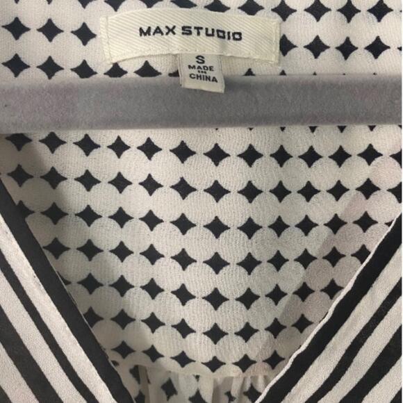 MAX STUDIO LONG SLEEVE SURPLICE NECK BLOUSE Sz Small - Picture 3 of 4